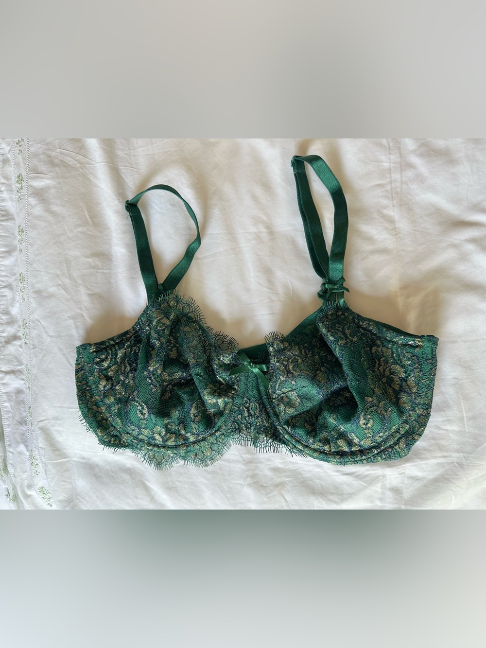 Victoria’s Secret green unlined lace balconette bra 34DD